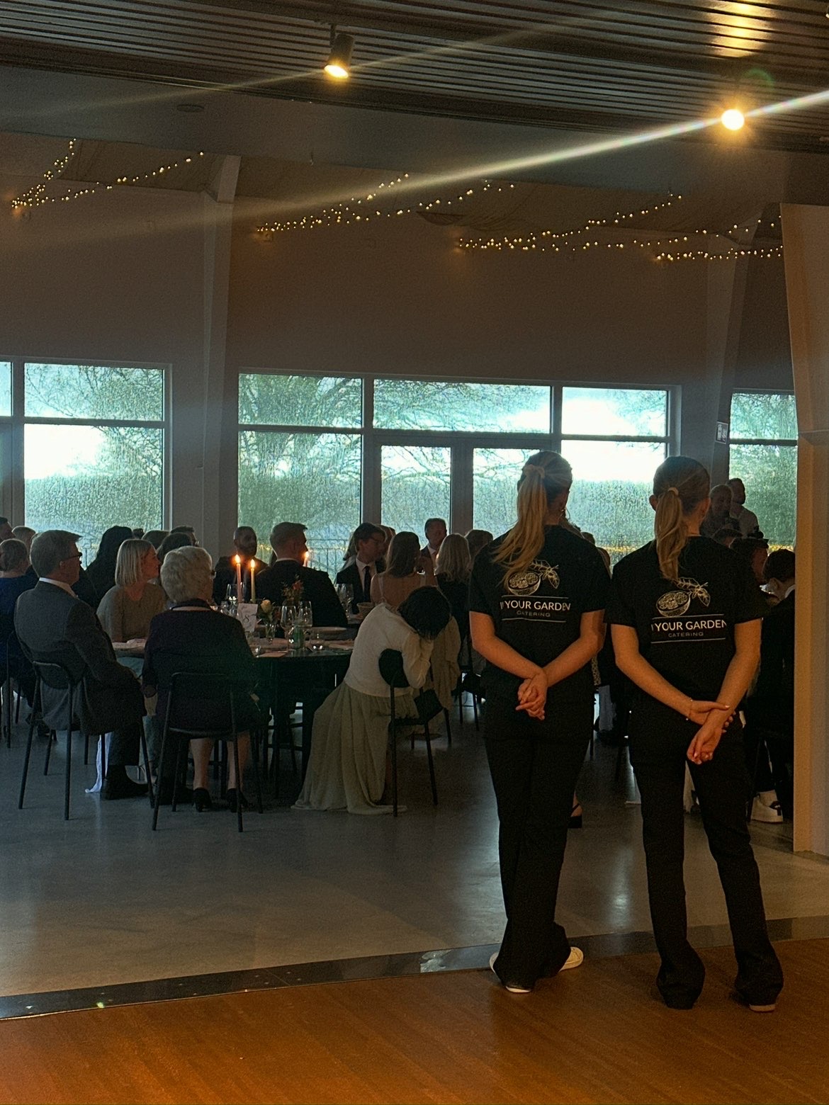Cateringupplevelse i trädgård